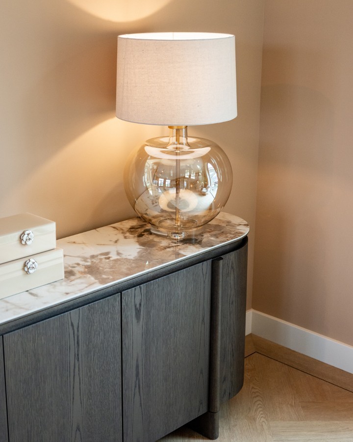 RICHMOND Interiors - 213390 Jazzy Amber asztali lámpa (2)